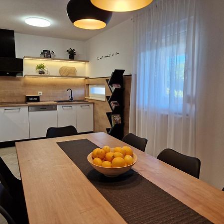 Beautiful Holiday Home "Villa Luka" Kastel Stafilic ภายนอก รูปภาพ