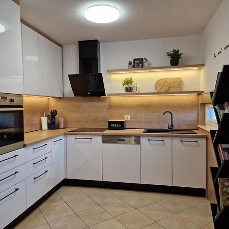 Beautiful Holiday Home "Villa Luka" Kastel Stafilic ภายนอก รูปภาพ