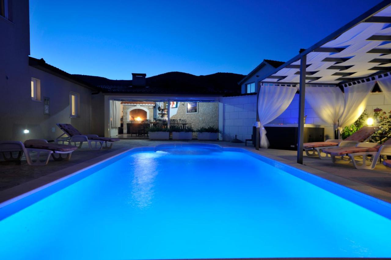 Beautiful Holiday Home "Villa Luka" Kastel Stafilic ภายนอก รูปภาพ