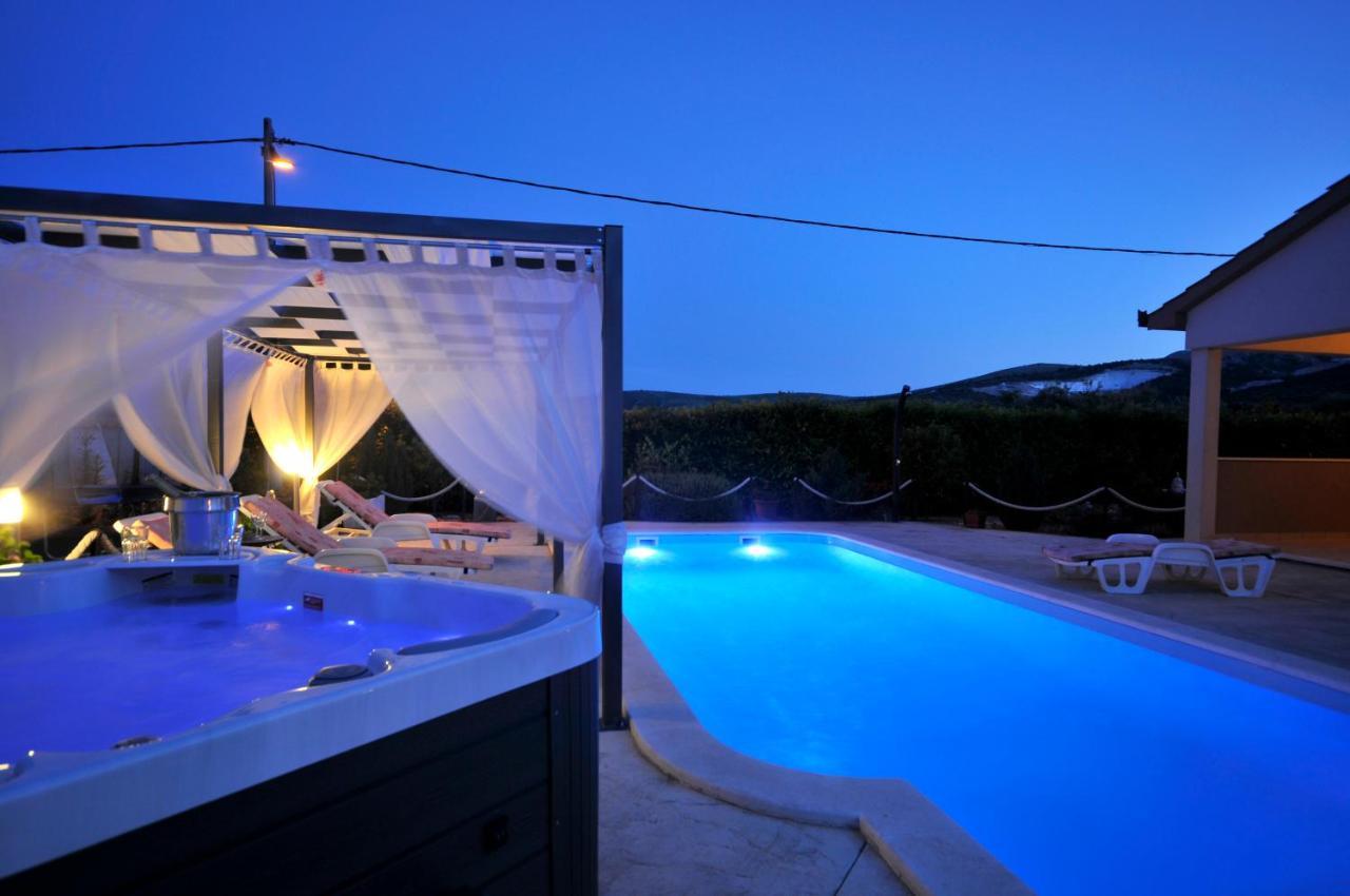 Beautiful Holiday Home "Villa Luka" Kastel Stafilic ภายนอก รูปภาพ