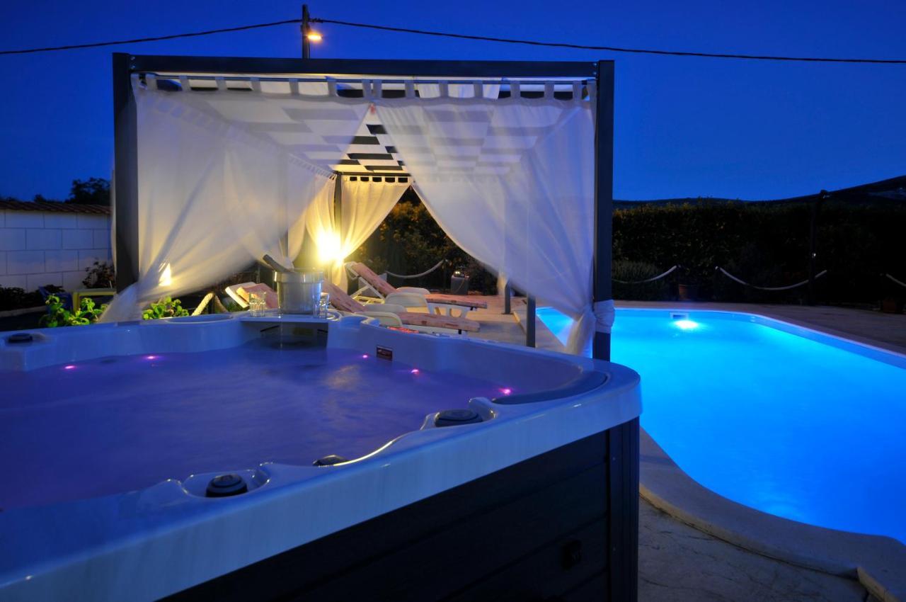 Beautiful Holiday Home "Villa Luka" Kastel Stafilic ภายนอก รูปภาพ