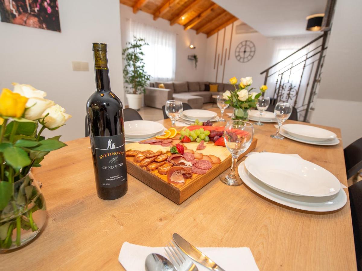 Beautiful Holiday Home "Villa Luka" Kastel Stafilic ภายนอก รูปภาพ