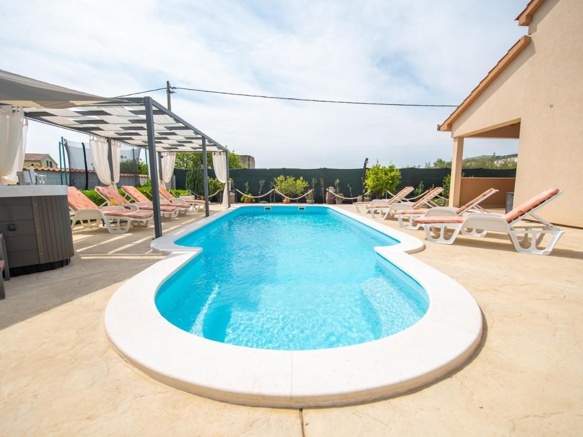 Beautiful Holiday Home "Villa Luka" Kastel Stafilic ภายนอก รูปภาพ