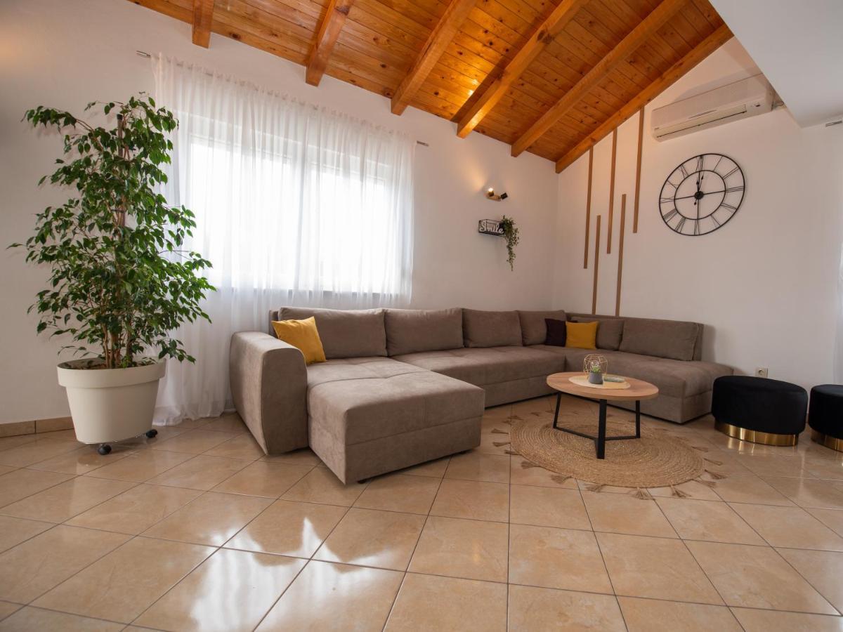 Beautiful Holiday Home "Villa Luka" Kastel Stafilic ภายนอก รูปภาพ