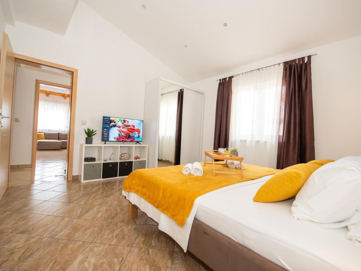 Beautiful Holiday Home "Villa Luka" Kastel Stafilic ภายนอก รูปภาพ