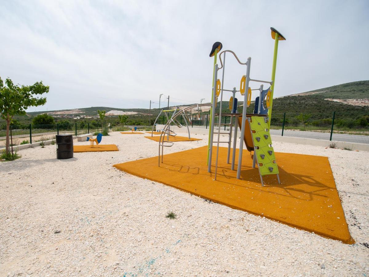 Beautiful Holiday Home "Villa Luka" Kastel Stafilic ภายนอก รูปภาพ