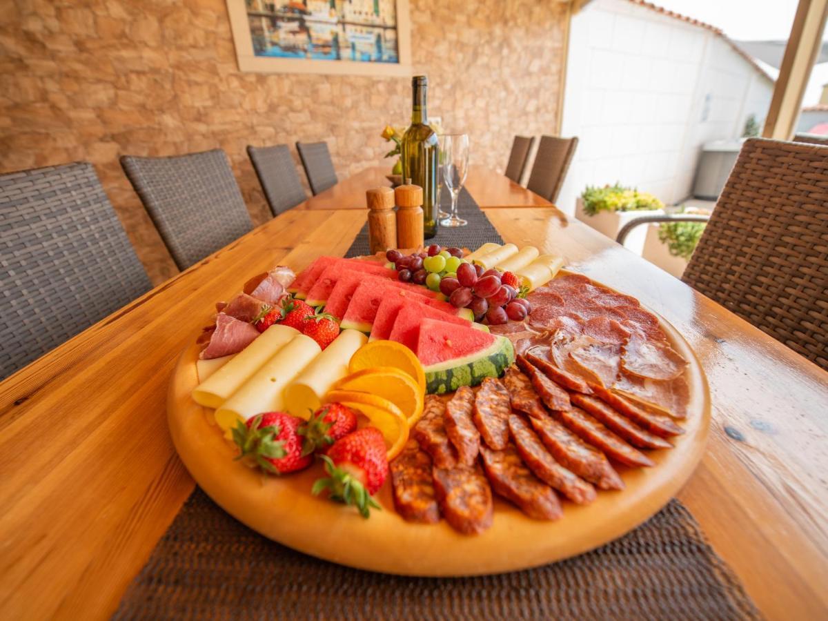 Beautiful Holiday Home "Villa Luka" Kastel Stafilic ภายนอก รูปภาพ