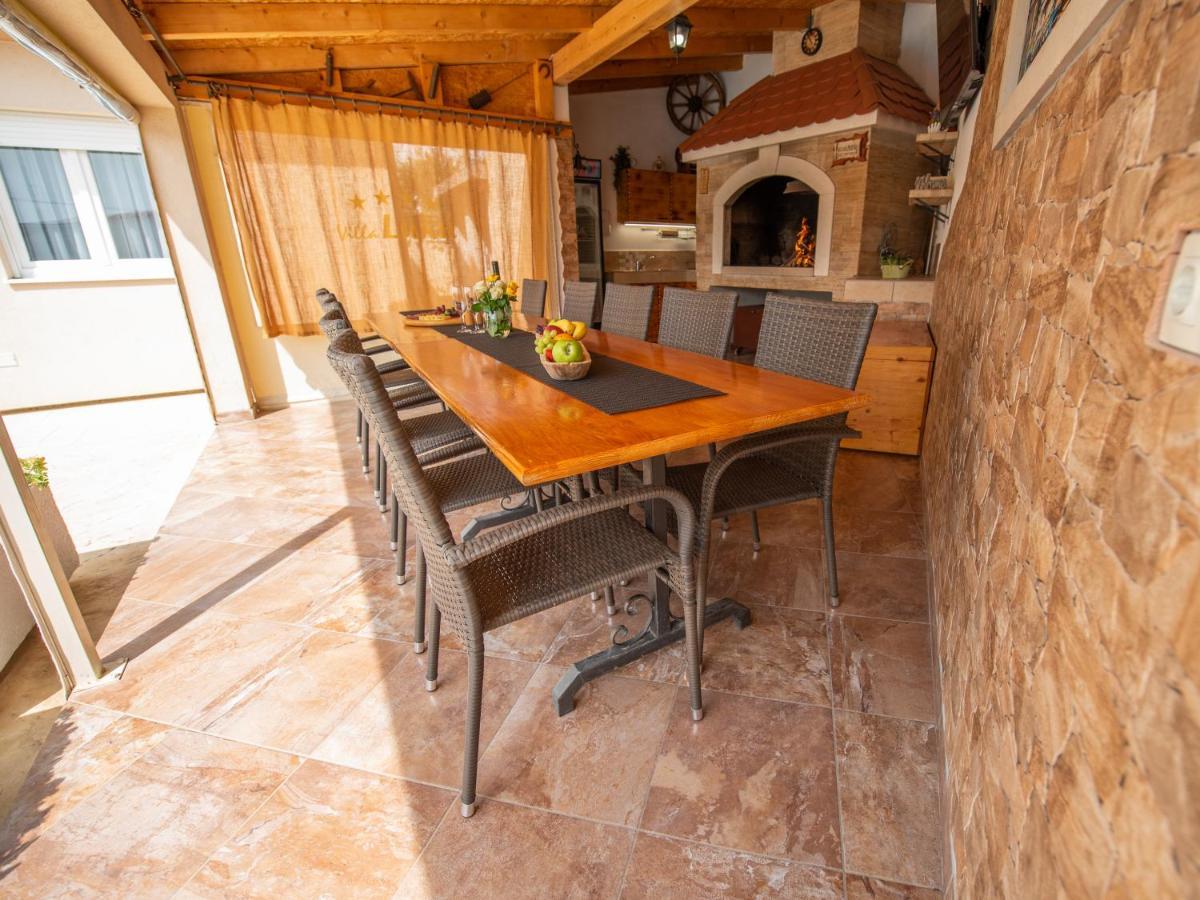 Beautiful Holiday Home "Villa Luka" Kastel Stafilic ภายนอก รูปภาพ