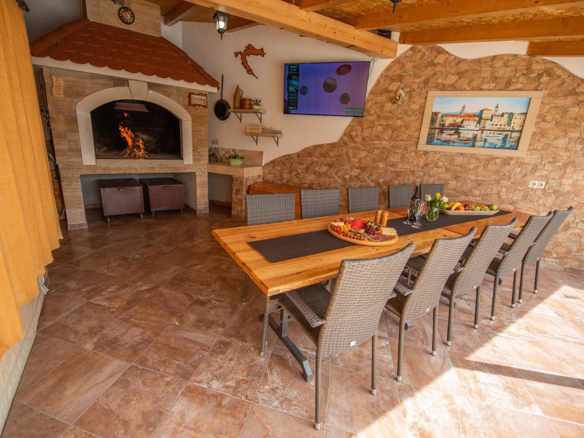 Beautiful Holiday Home "Villa Luka" Kastel Stafilic ภายนอก รูปภาพ