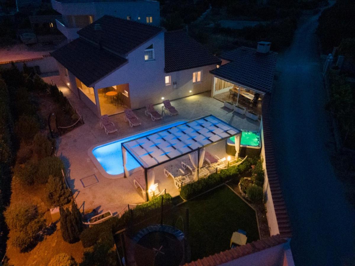 Beautiful Holiday Home "Villa Luka" Kastel Stafilic ภายนอก รูปภาพ