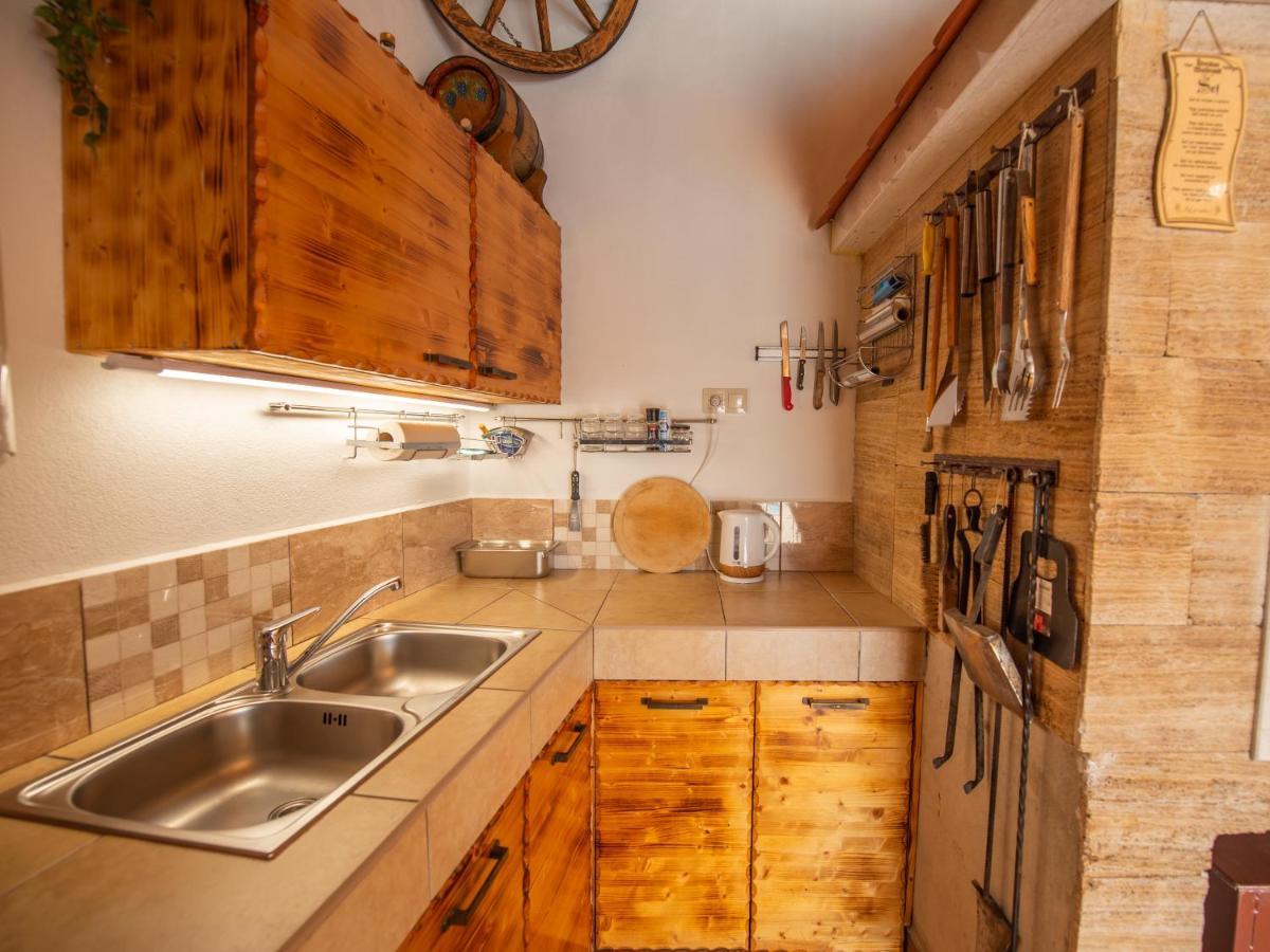 Beautiful Holiday Home "Villa Luka" Kastel Stafilic ภายนอก รูปภาพ