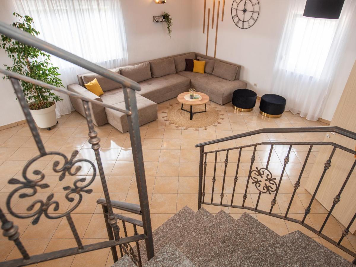 Beautiful Holiday Home "Villa Luka" Kastel Stafilic ภายนอก รูปภาพ