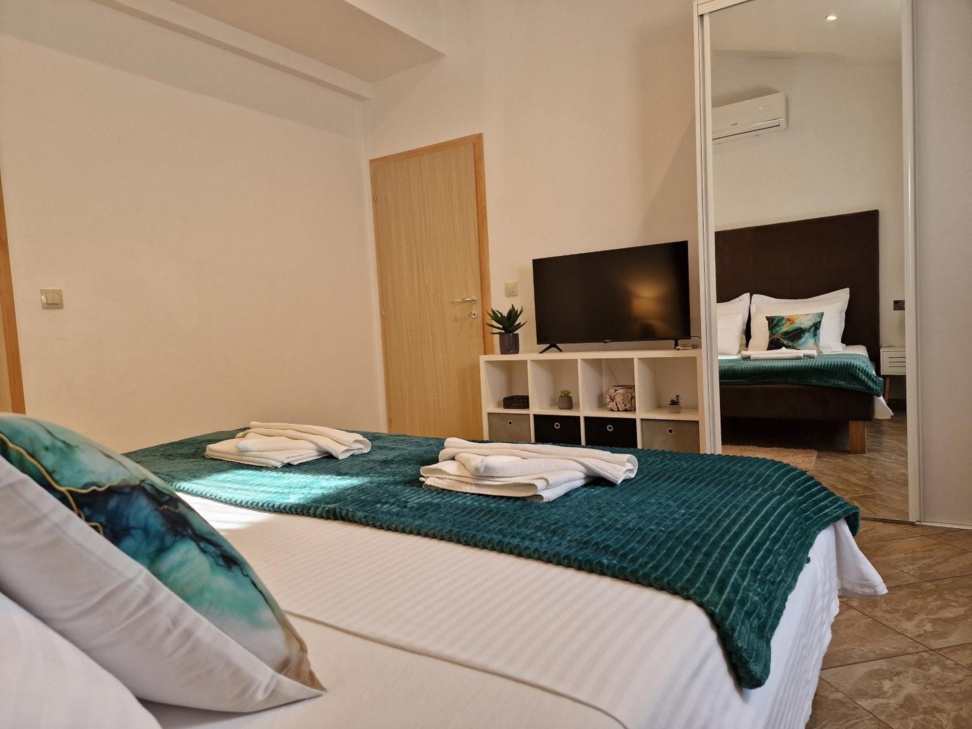 Beautiful Holiday Home "Villa Luka" Kastel Stafilic ภายนอก รูปภาพ