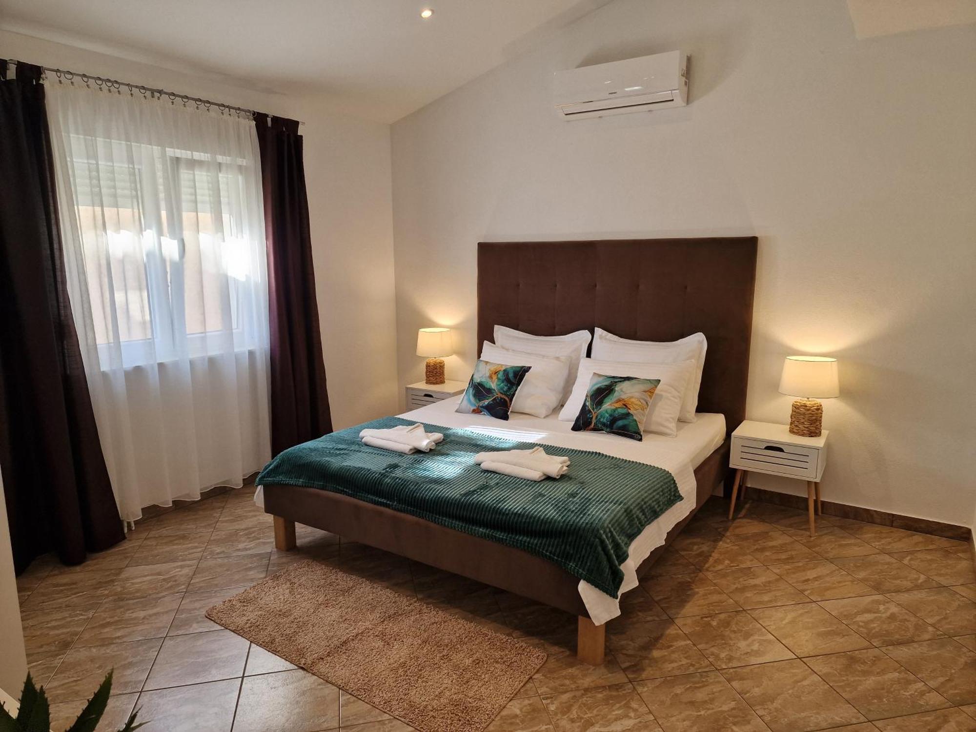 Beautiful Holiday Home "Villa Luka" Kastel Stafilic ภายนอก รูปภาพ